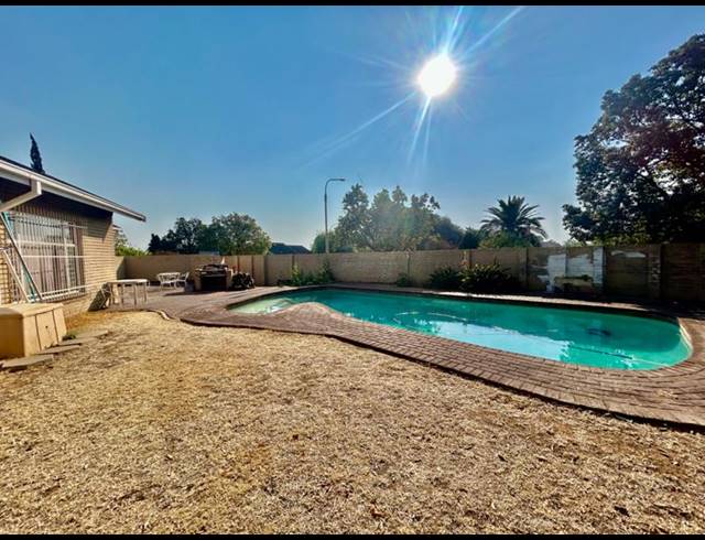 5 BEDROOM HOUSE FOR SALE IN FLORA GARDENS